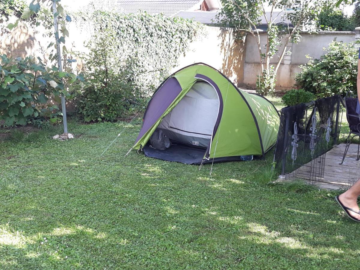 Camping Under The Walnut In Your Own Tent On A Shared Lot And Shared Bathroom リュブリャナ エクステリア 写真