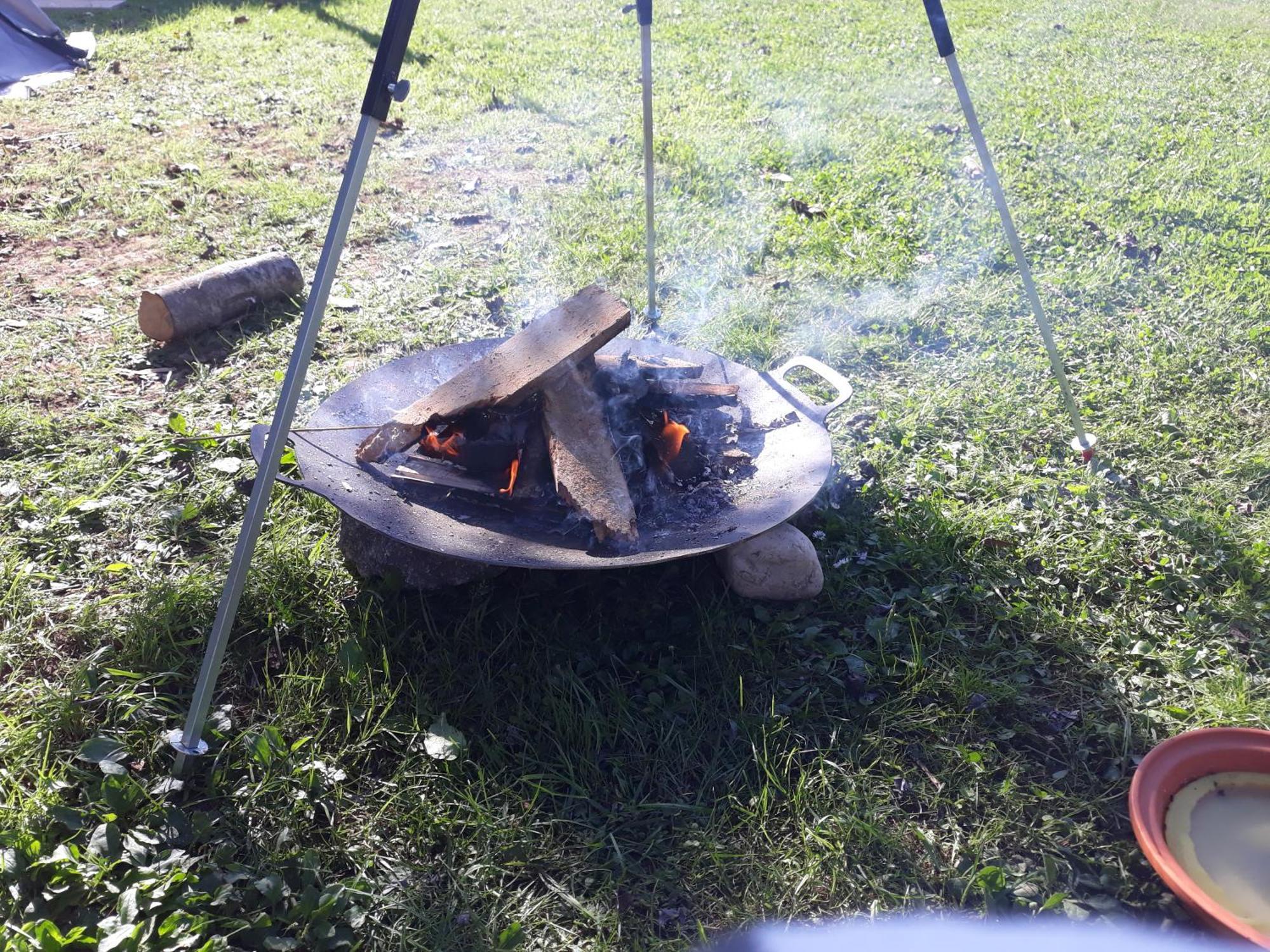 Camping Under The Walnut In Your Own Tent On A Shared Lot And Shared Bathroom リュブリャナ エクステリア 写真