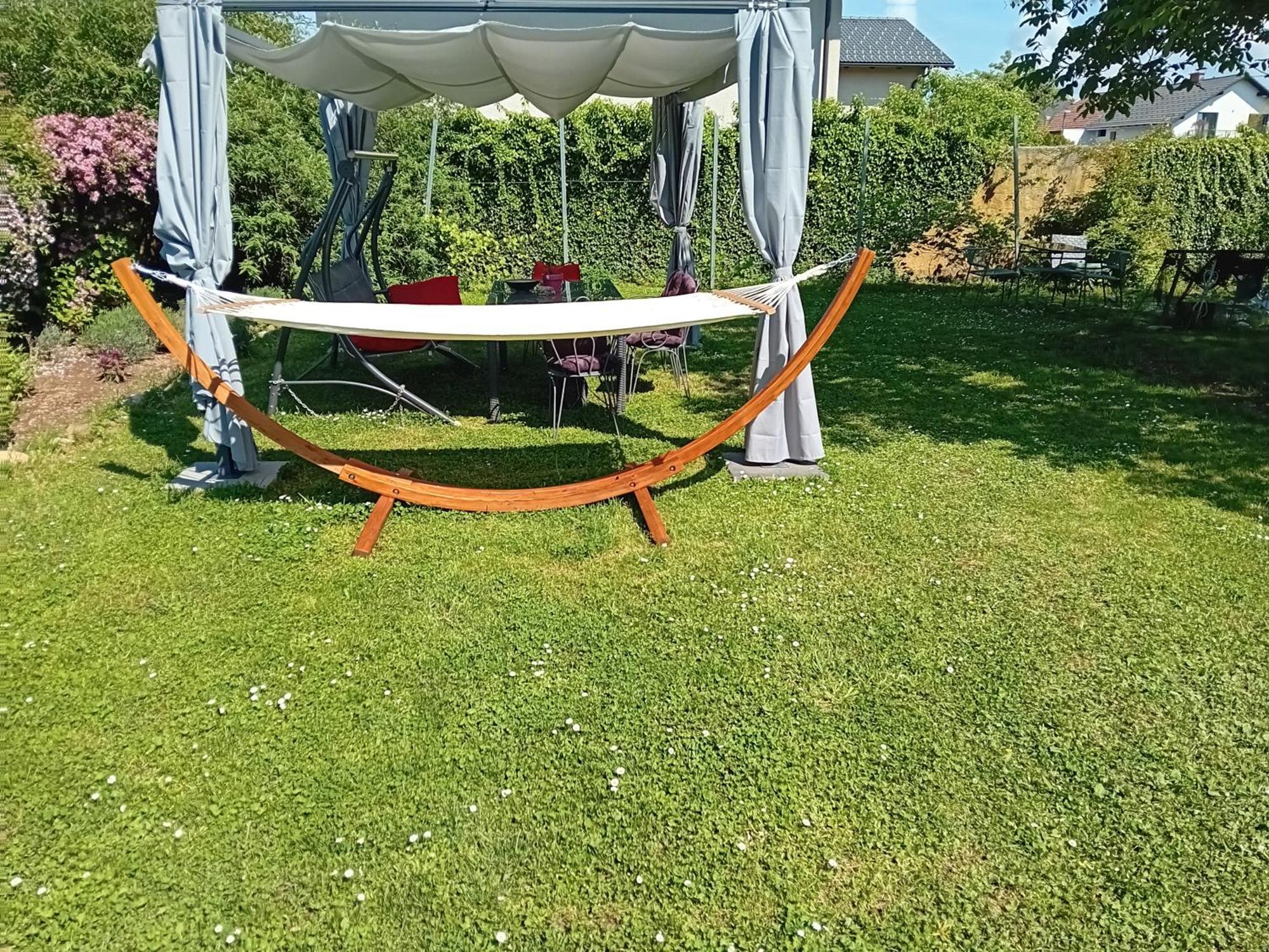 Camping Under The Walnut In Your Own Tent On A Shared Lot And Shared Bathroom リュブリャナ エクステリア 写真
