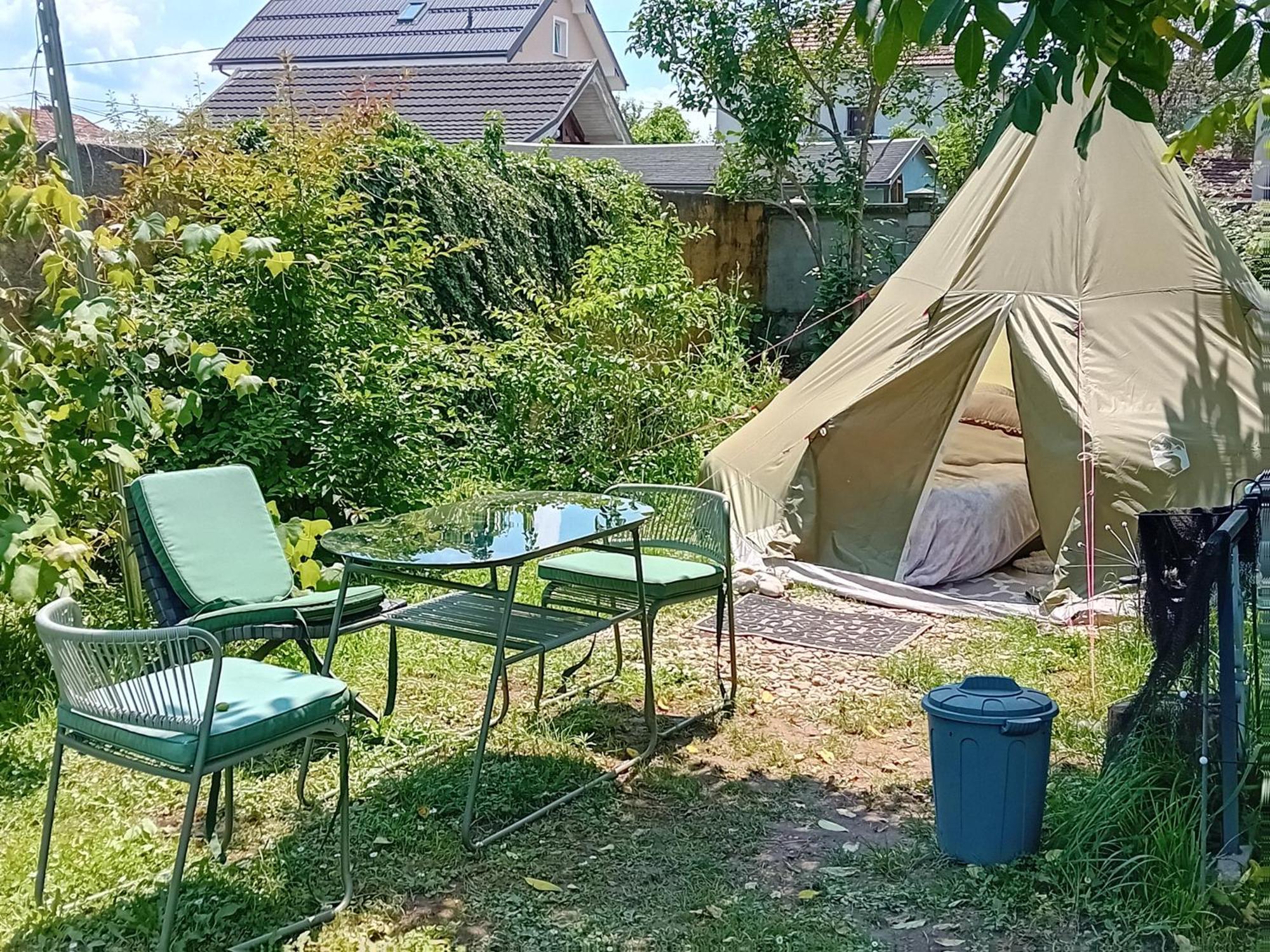 Camping Under The Walnut In Your Own Tent On A Shared Lot And Shared Bathroom リュブリャナ エクステリア 写真