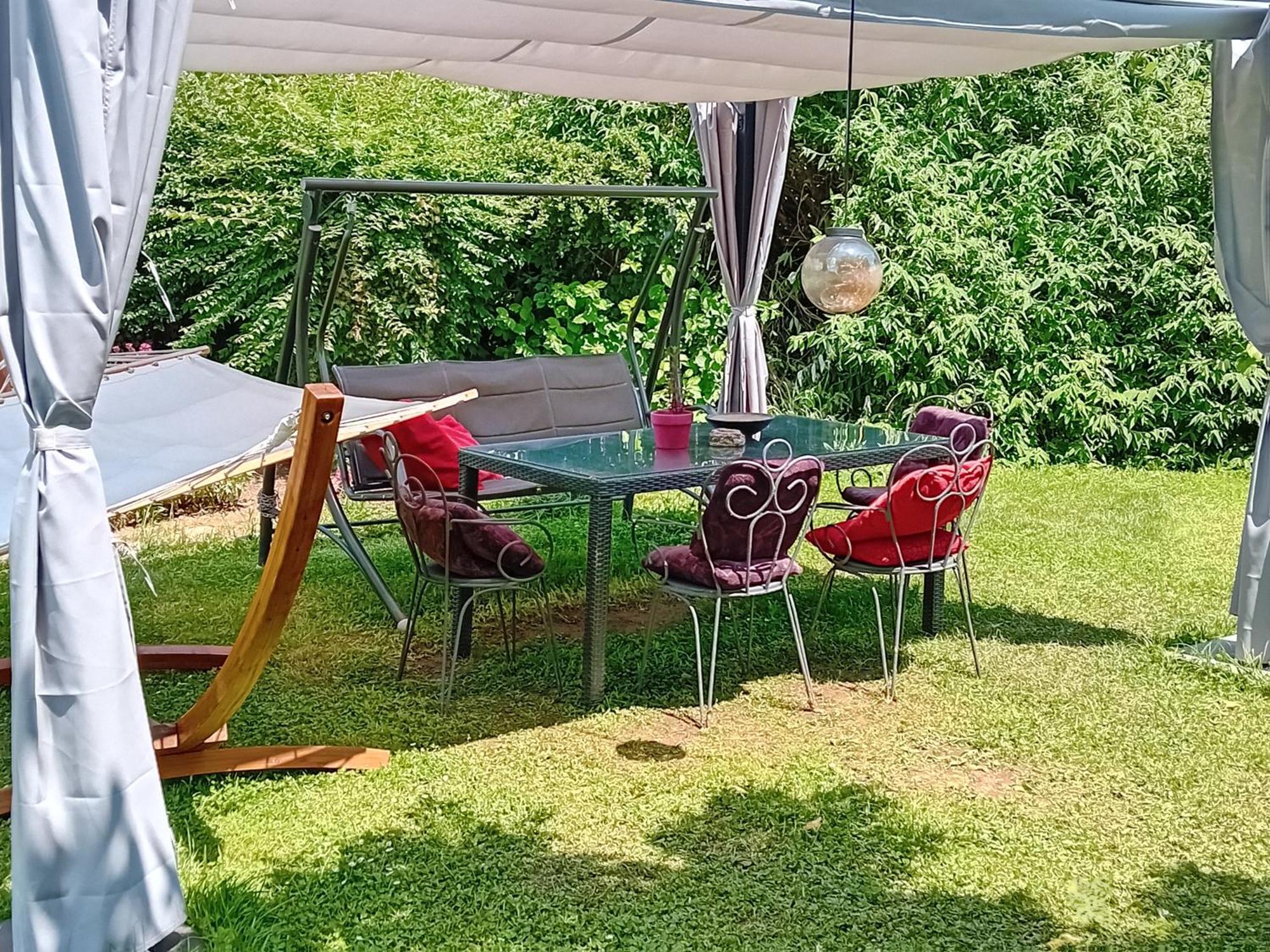 Camping Under The Walnut In Your Own Tent On A Shared Lot And Shared Bathroom リュブリャナ エクステリア 写真